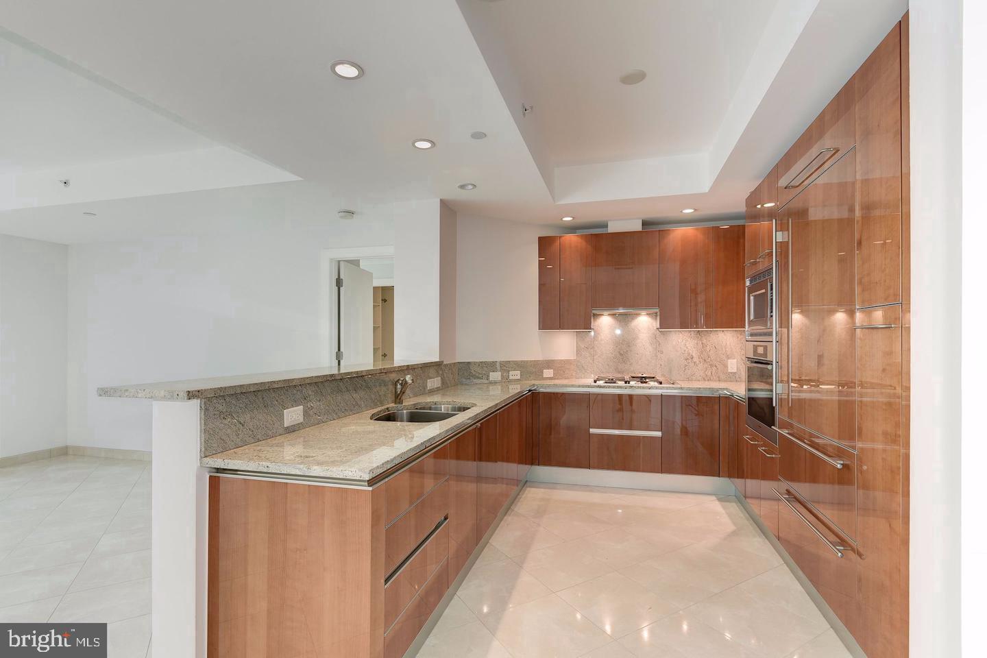 ROSSLYN - Residential Lease