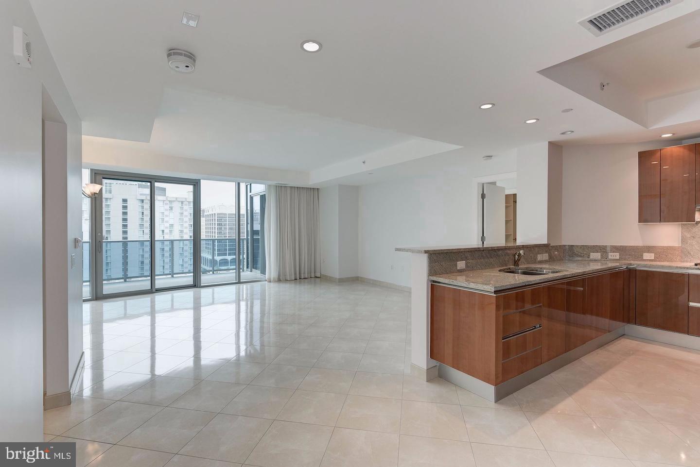 ROSSLYN - Residential Lease