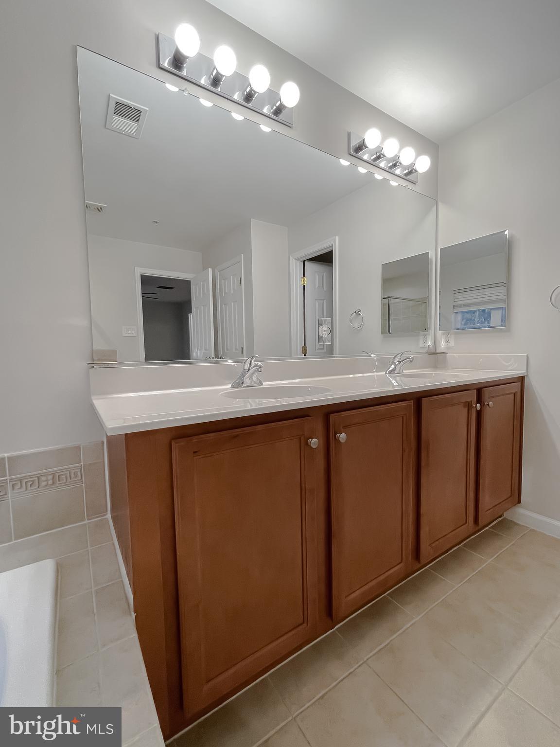 DAHLIA PARK OF WILDEWOOD - Residential Lease