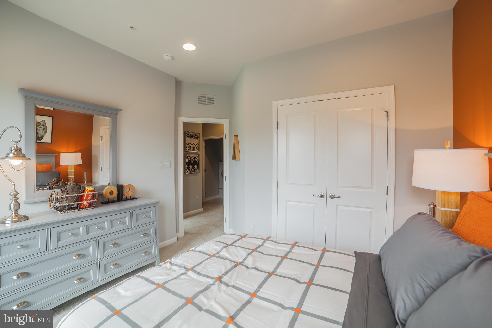 PONDVIEW - Residential