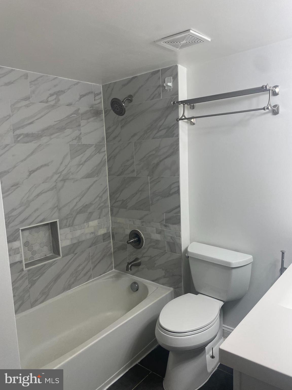 HOLLYWOOD - Residential Lease