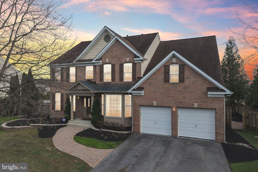 Welcome home to Wet Sand Drive. This 5 bedroom 4 and half home is an entertainer's delight. The home features an outdoor oasis with an in-ground heated pool and separate pool house. Get ready to host your 2026 Memorial Day party!!