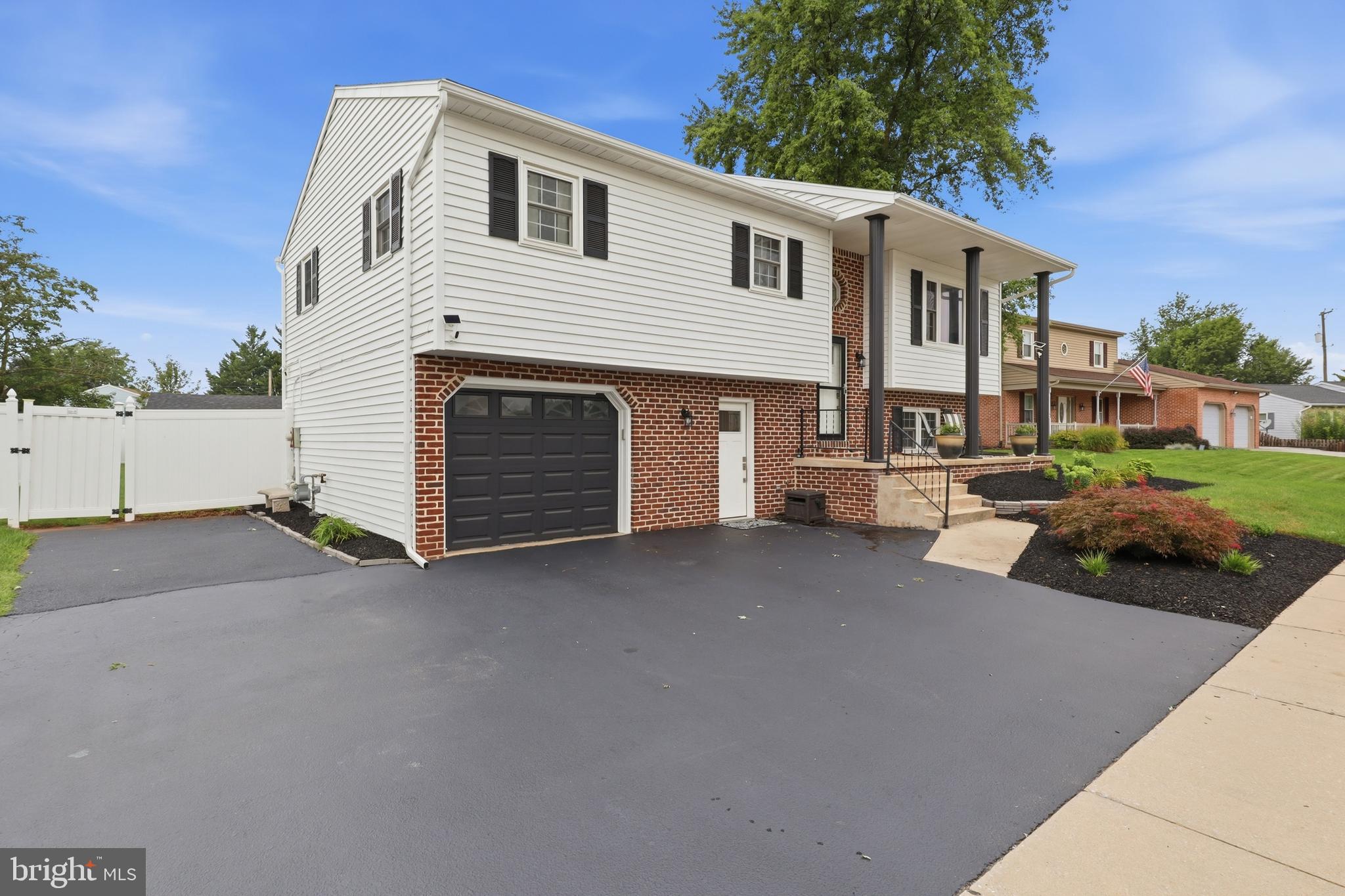 2477 N GABRIELLE COURT