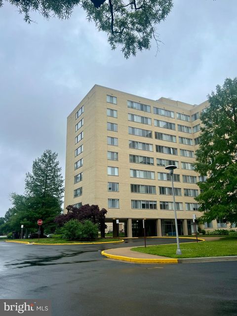 Photo of 6641 Wakefield Drive #703, ALEXANDRIA, VA 22307 (MLS # VAFX2314850)