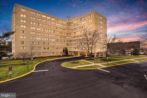 Photo of 6641 Wakefield Drive #703, ALEXANDRIA, VA 22307 (MLS # VAFX2314850)