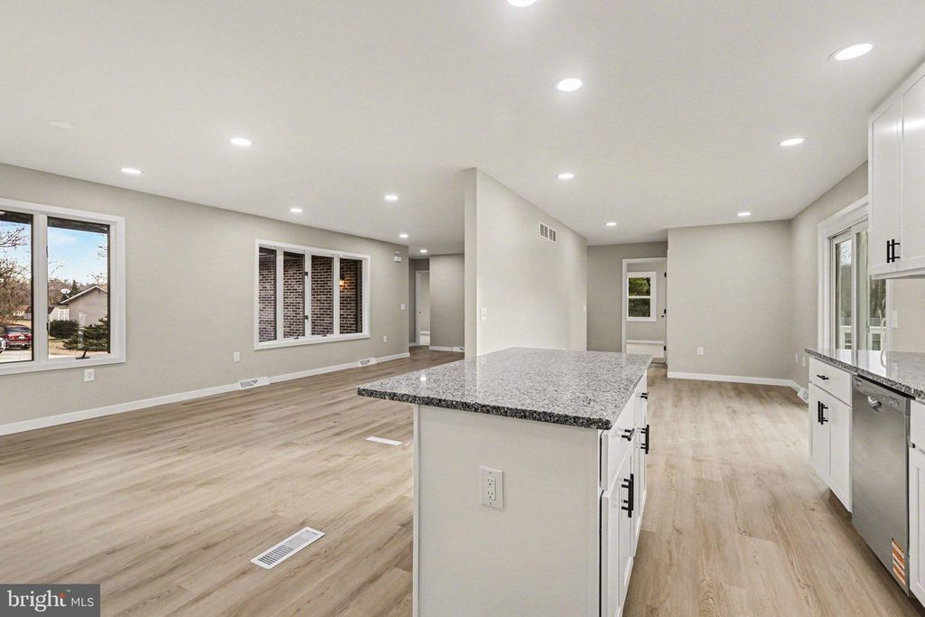 Photo of 752 Collina Drive, LEWISBERRY, PA 17339 (MLS # PAYK2095850)