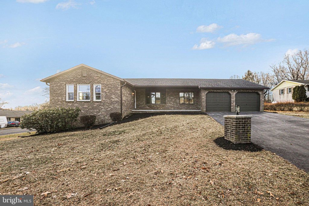 Photo of 752 Collina Drive, LEWISBERRY, PA 17339 (MLS # PAYK2095850)