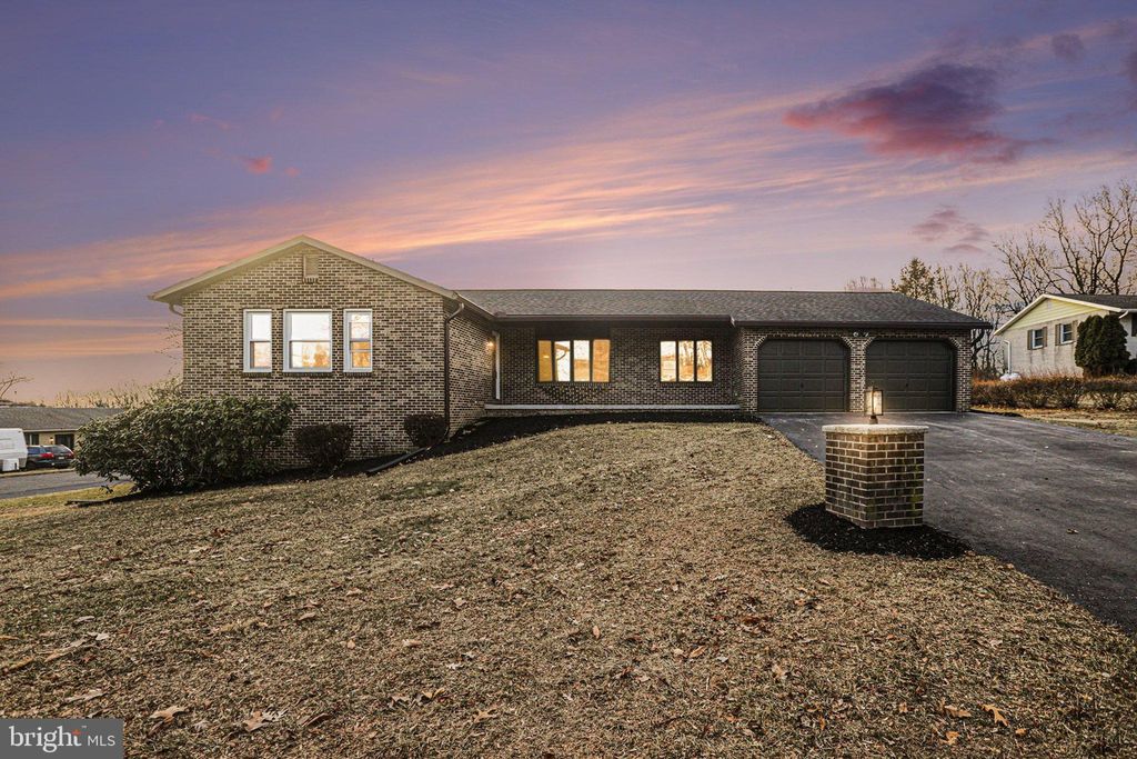 Photo of 752 Collina Drive, LEWISBERRY, PA 17339 (MLS # PAYK2095850)