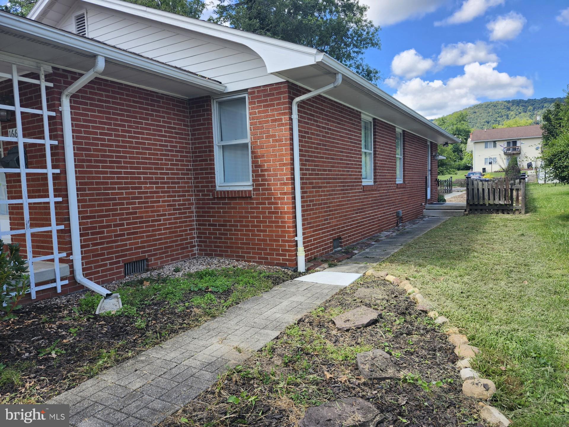166 S A STREET
