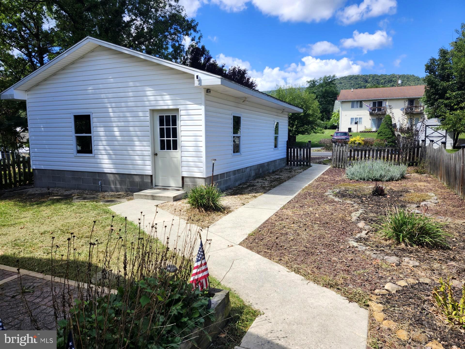 166 S A STREET