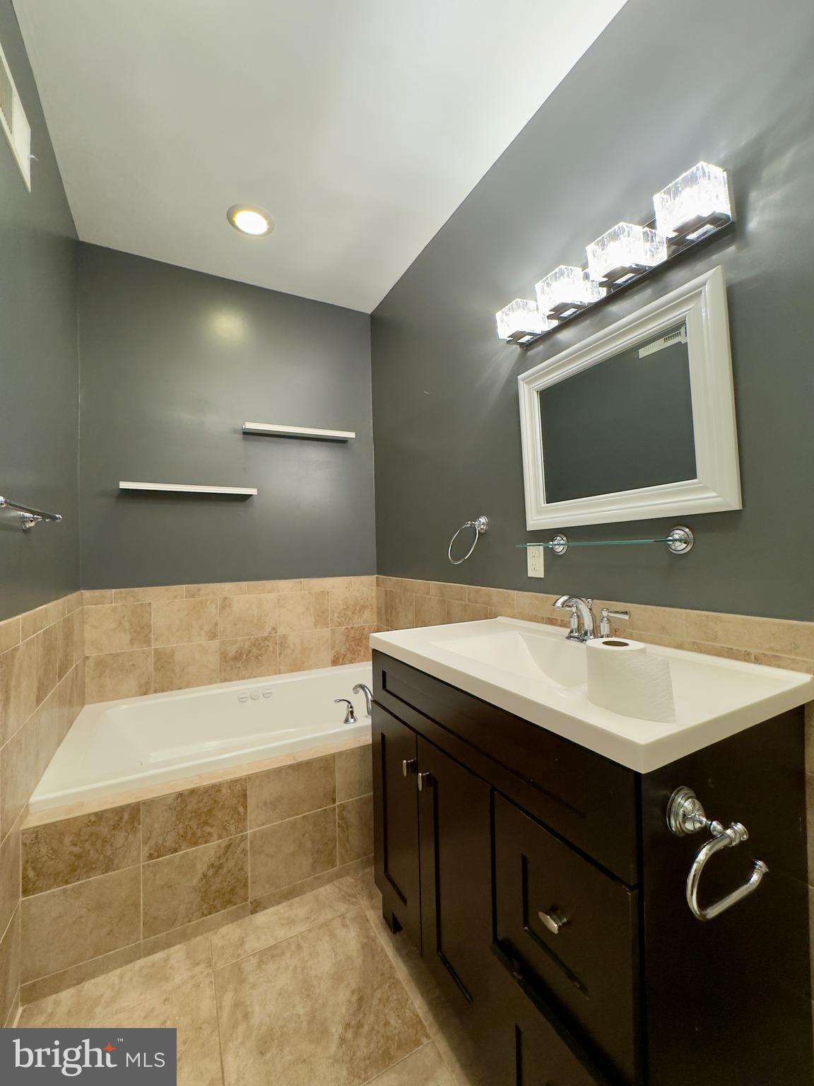 HIGHLANDTOWN - Residential Lease