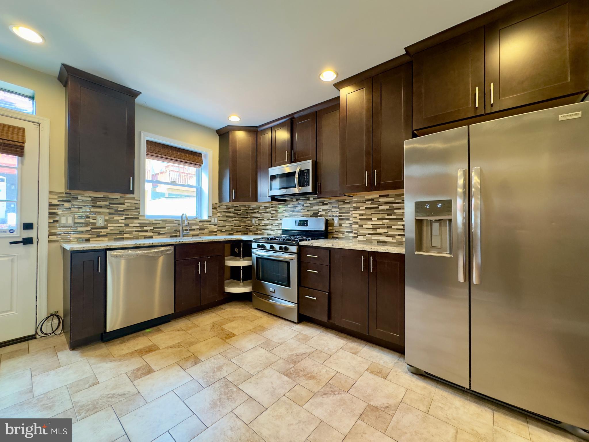 HIGHLANDTOWN - Residential Lease