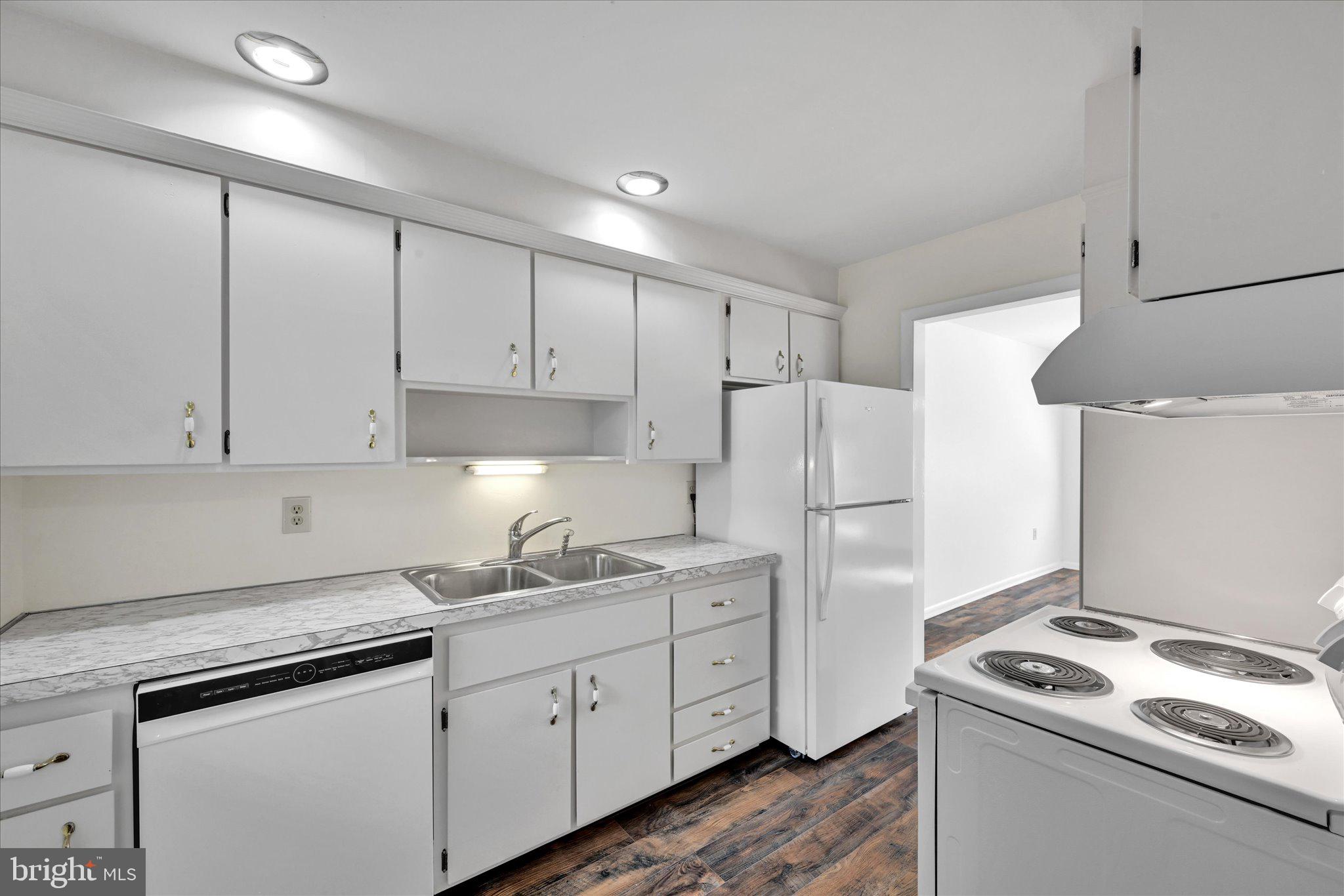 FOREST HILLS - Residential