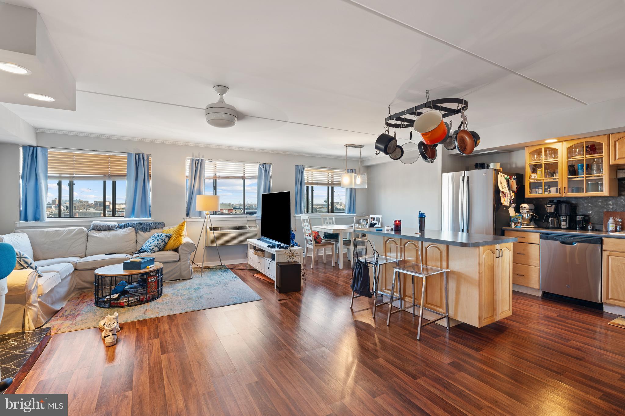 200 LOMBARD STREET 10 713