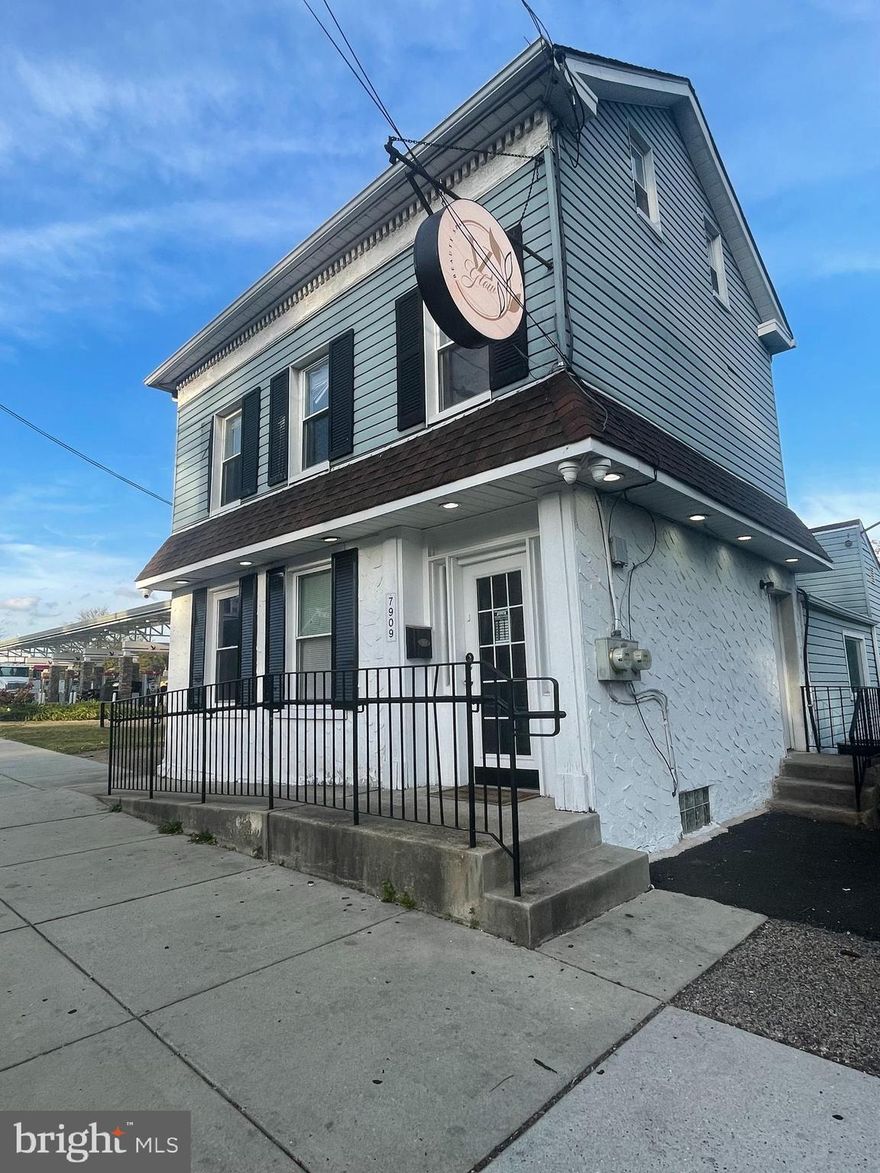 Enjoy this bright, spacious 2BR/1BA second floor apartment in a highly walkable neighborhood. Includes a private entrance for added comfort and privacy. Conveniently located next to Super Wawa and McDonald’s, offering great accessibility and nearby dining options.
Schedule your viewing today!