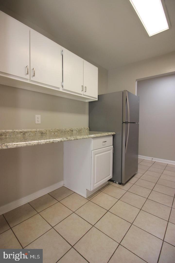 CANTERBURY SQUARE - Residential Lease