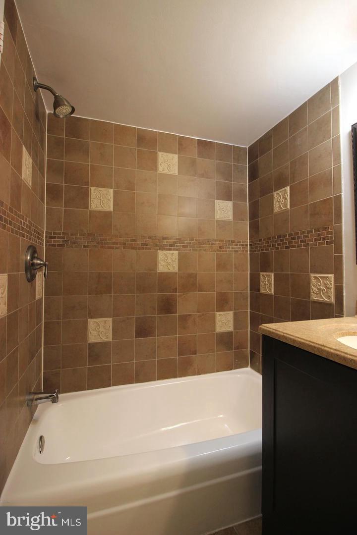 CANTERBURY SQUARE - Residential Lease