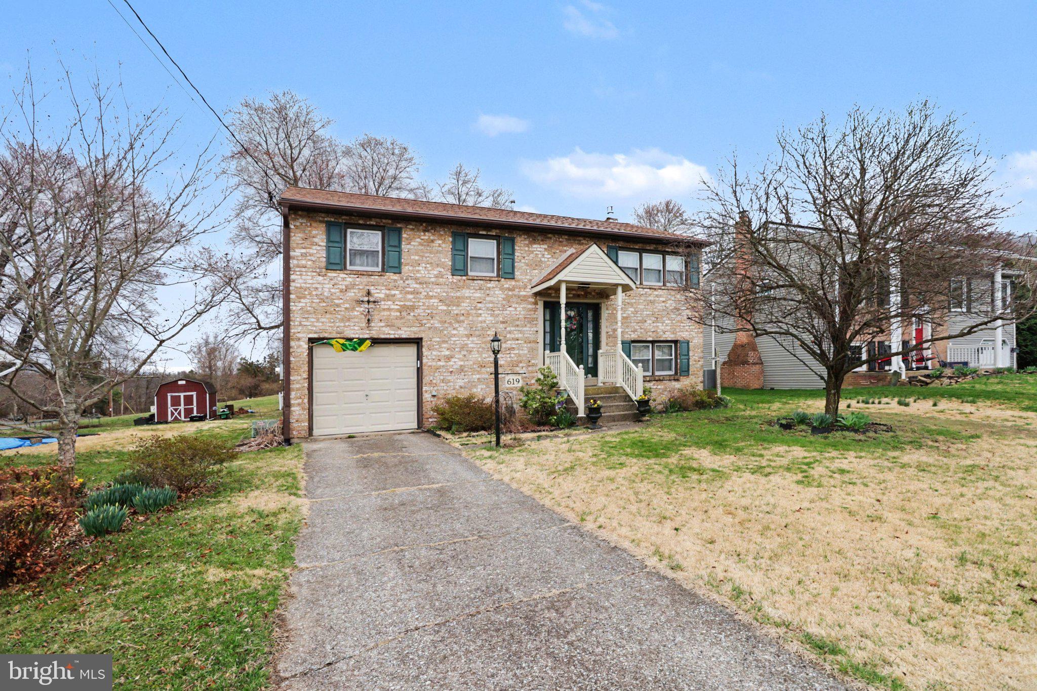 FOREST HILLS - Residential