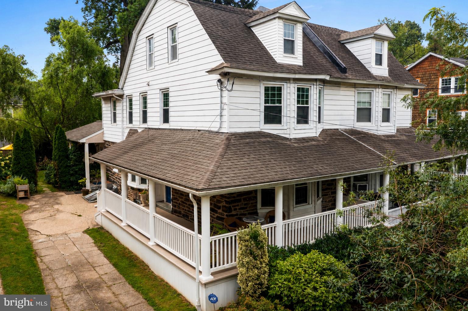 106 WOODSIDE AVENUE