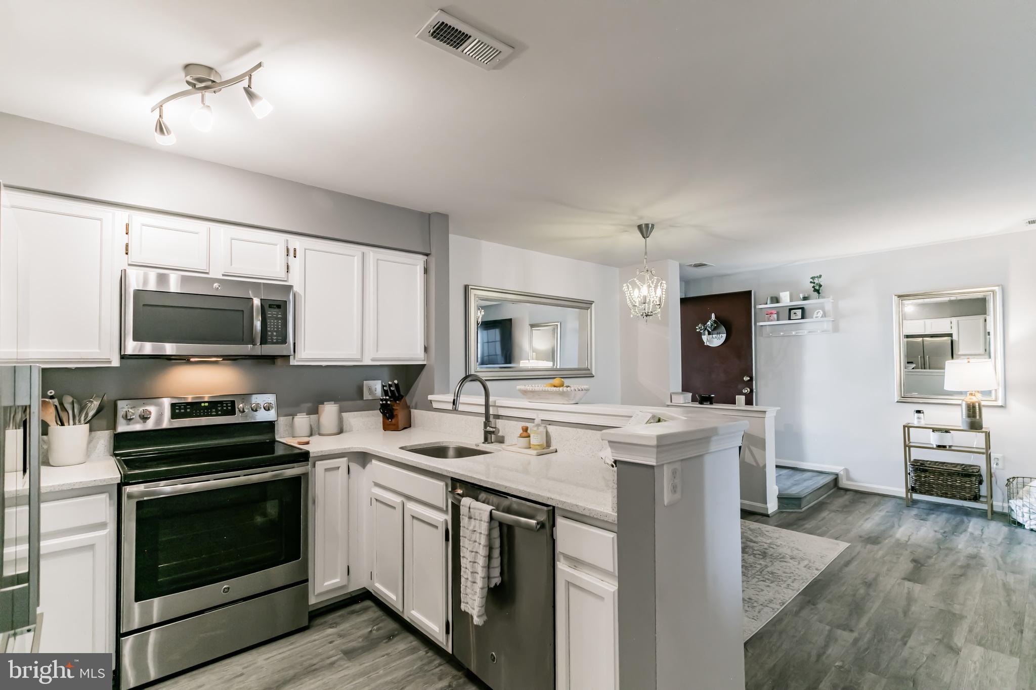 SURREY AT MANCHESTER LAKES - Residential