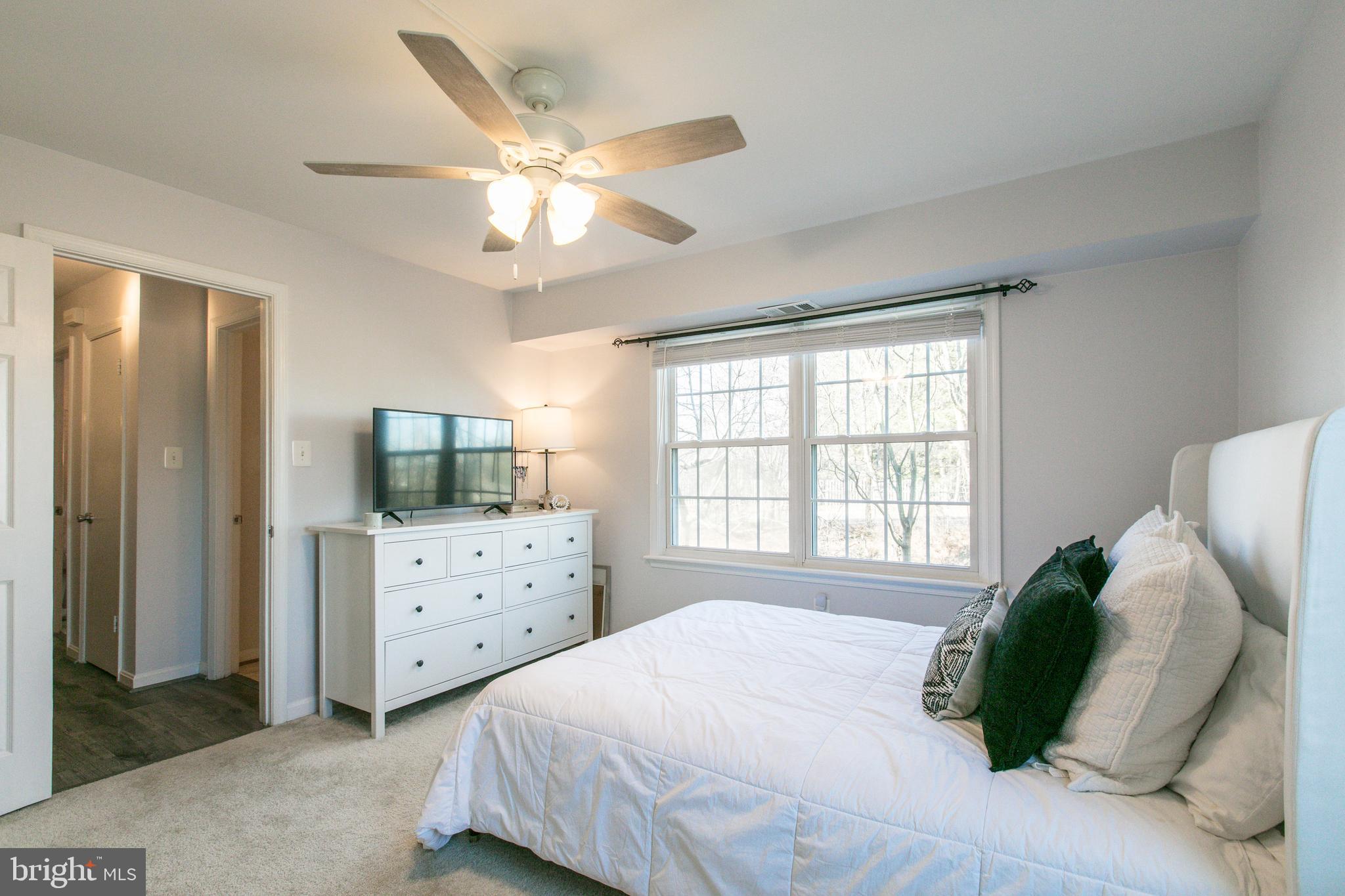 SURREY AT MANCHESTER LAKES - Residential