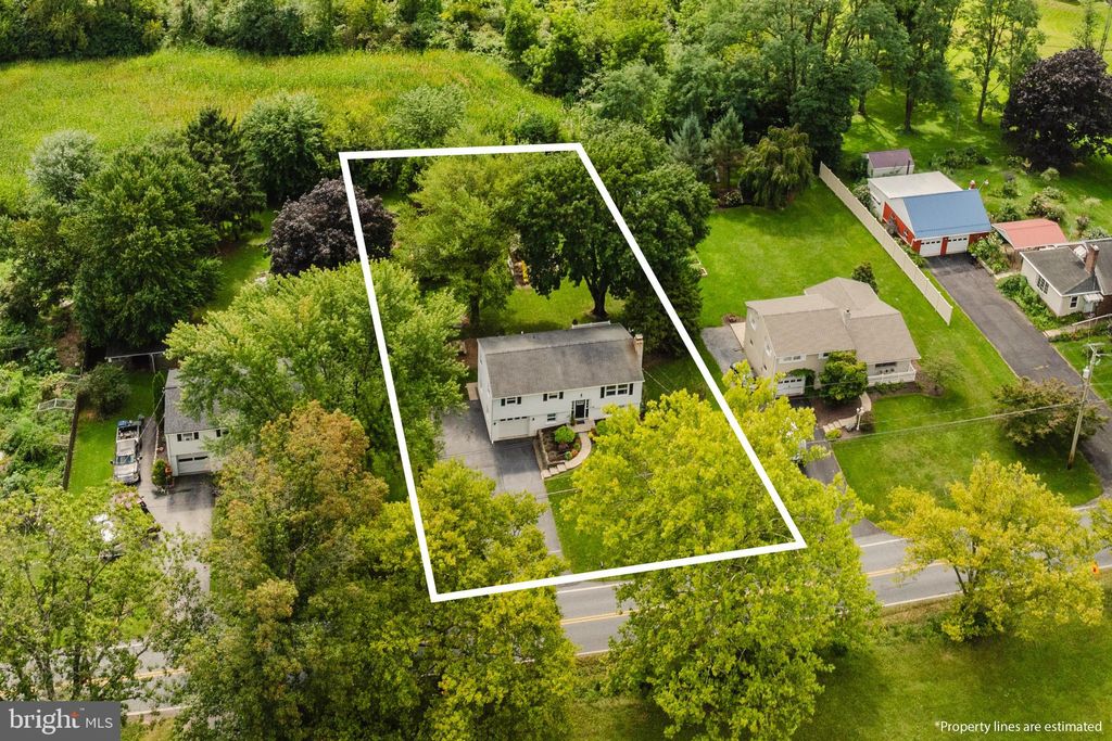 Photo of 261 N Reamstown Road, Denver, PA 17517 (MLS # PALA2055944)