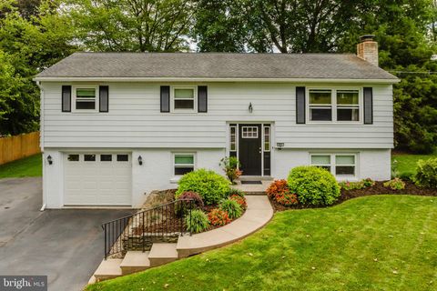 Photo of 261 N Reamstown Road, Denver, PA 17517 (MLS # PALA2055944)