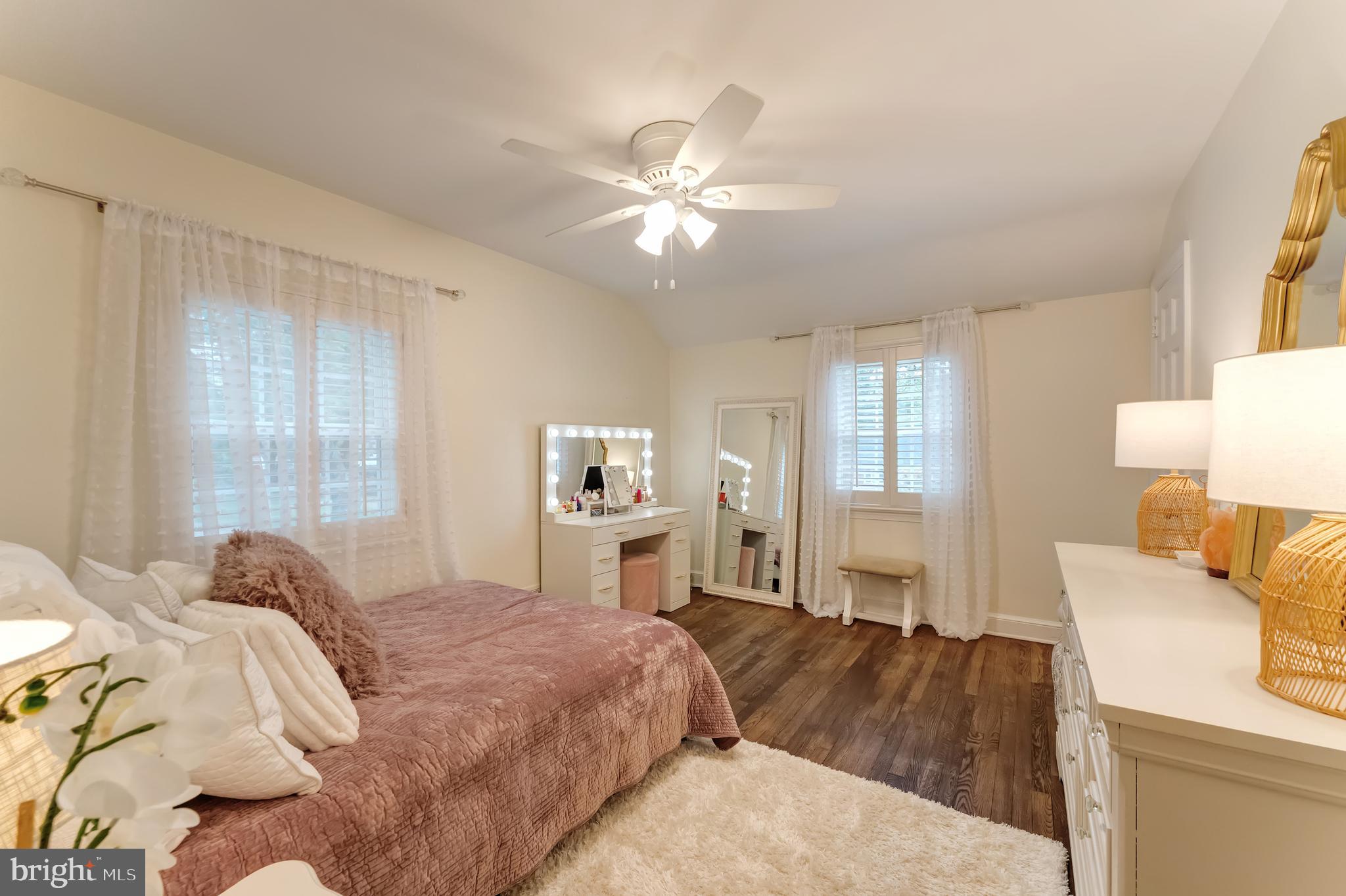 COUNTRY CLUB VIEW - Residential