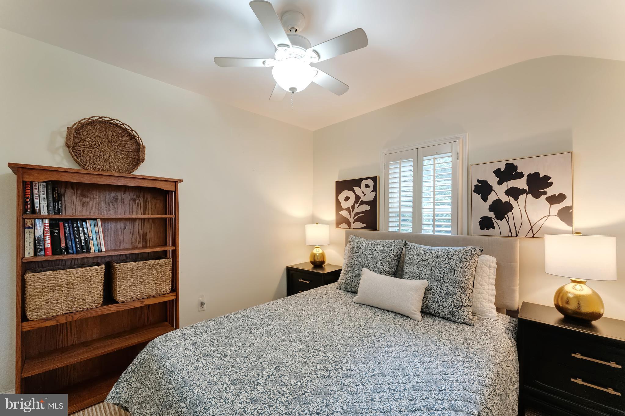 COUNTRY CLUB VIEW - Residential