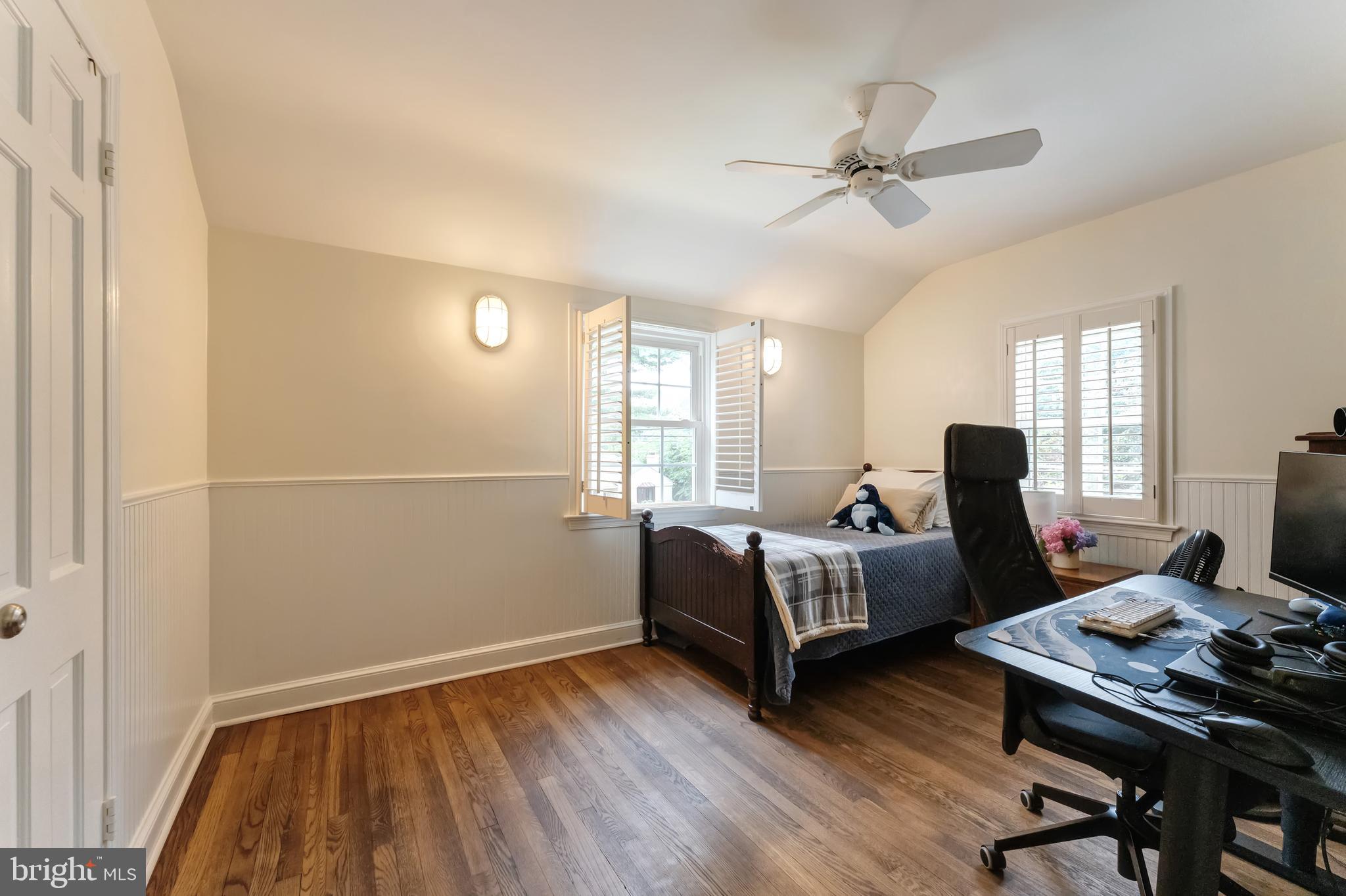 COUNTRY CLUB VIEW - Residential