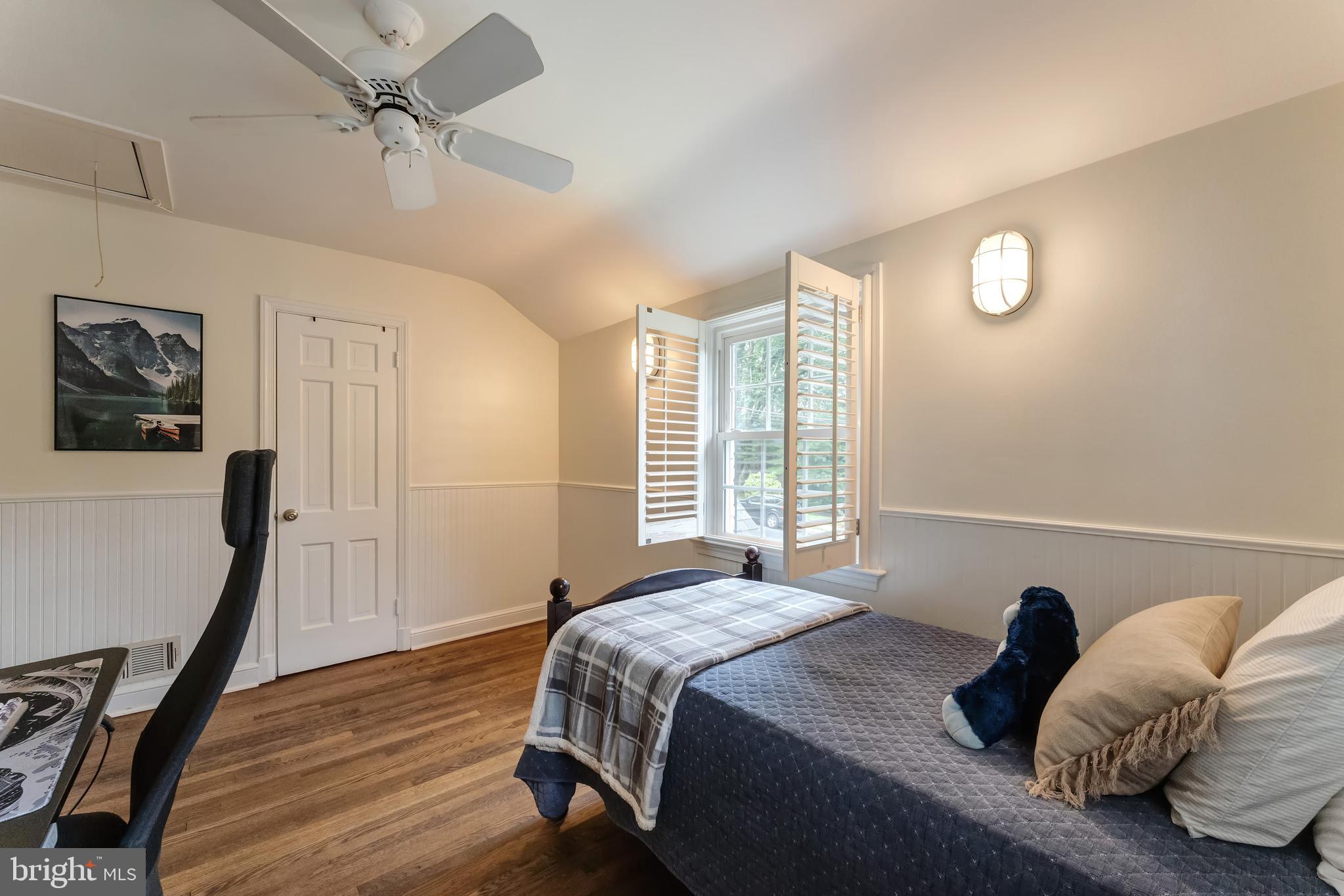 COUNTRY CLUB VIEW - Residential