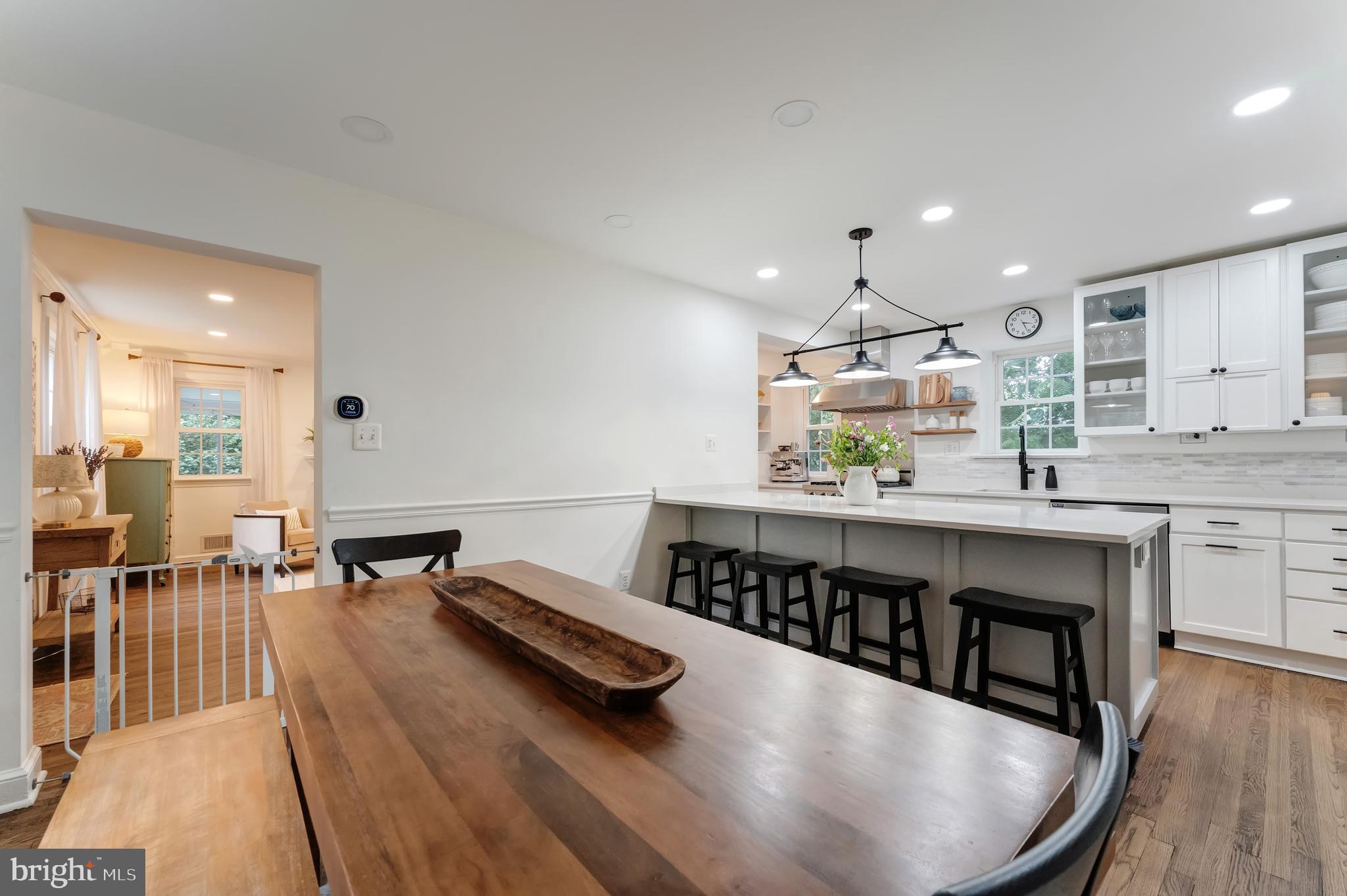 COUNTRY CLUB VIEW - Residential