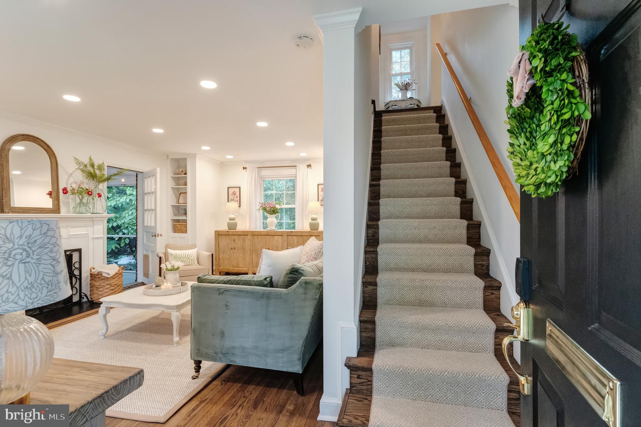 COUNTRY CLUB VIEW - Residential