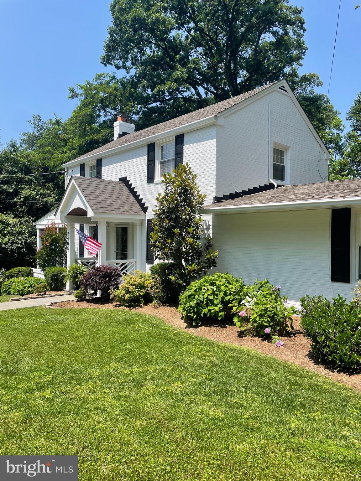 COUNTRY CLUB VIEW - Residential