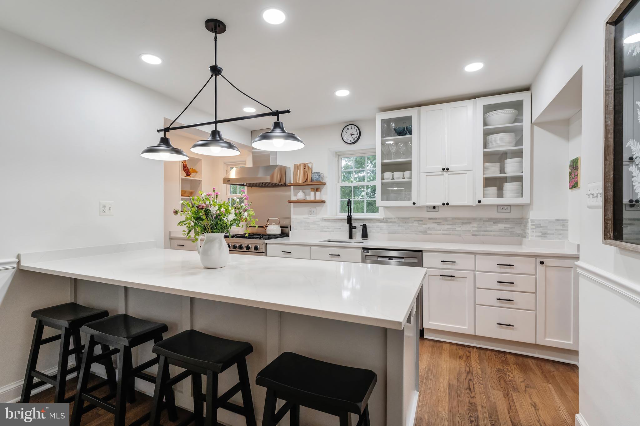 COUNTRY CLUB VIEW - Residential