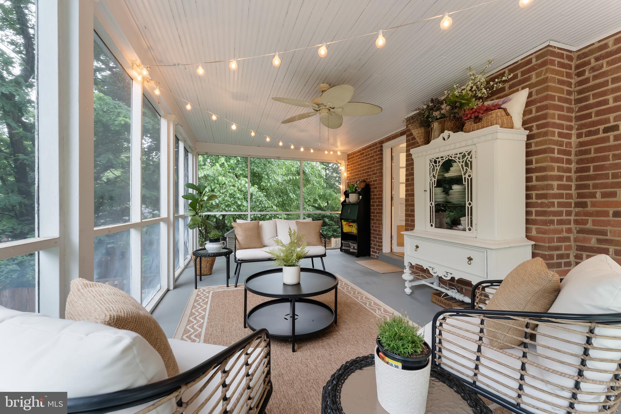 COUNTRY CLUB VIEW - Residential