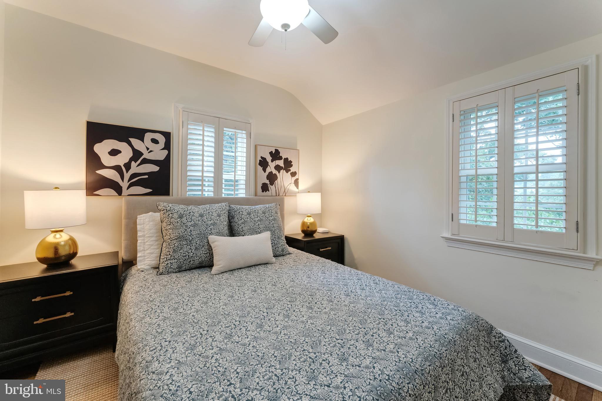 COUNTRY CLUB VIEW - Residential