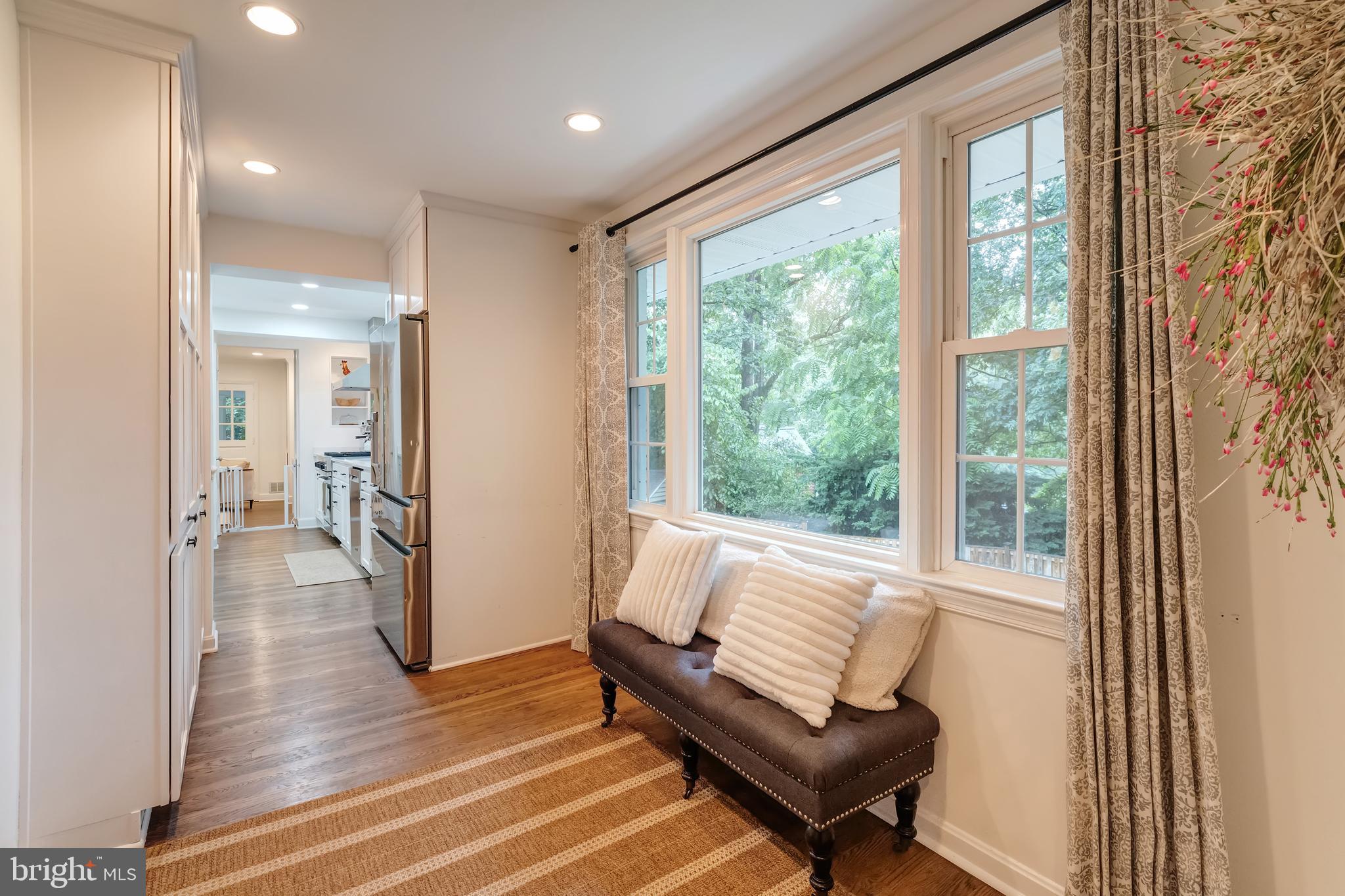 COUNTRY CLUB VIEW - Residential