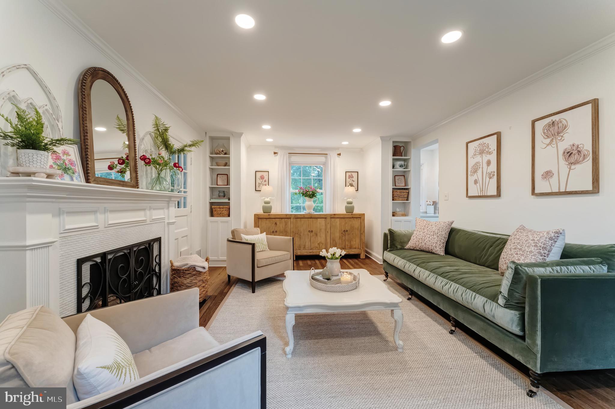 COUNTRY CLUB VIEW - Residential