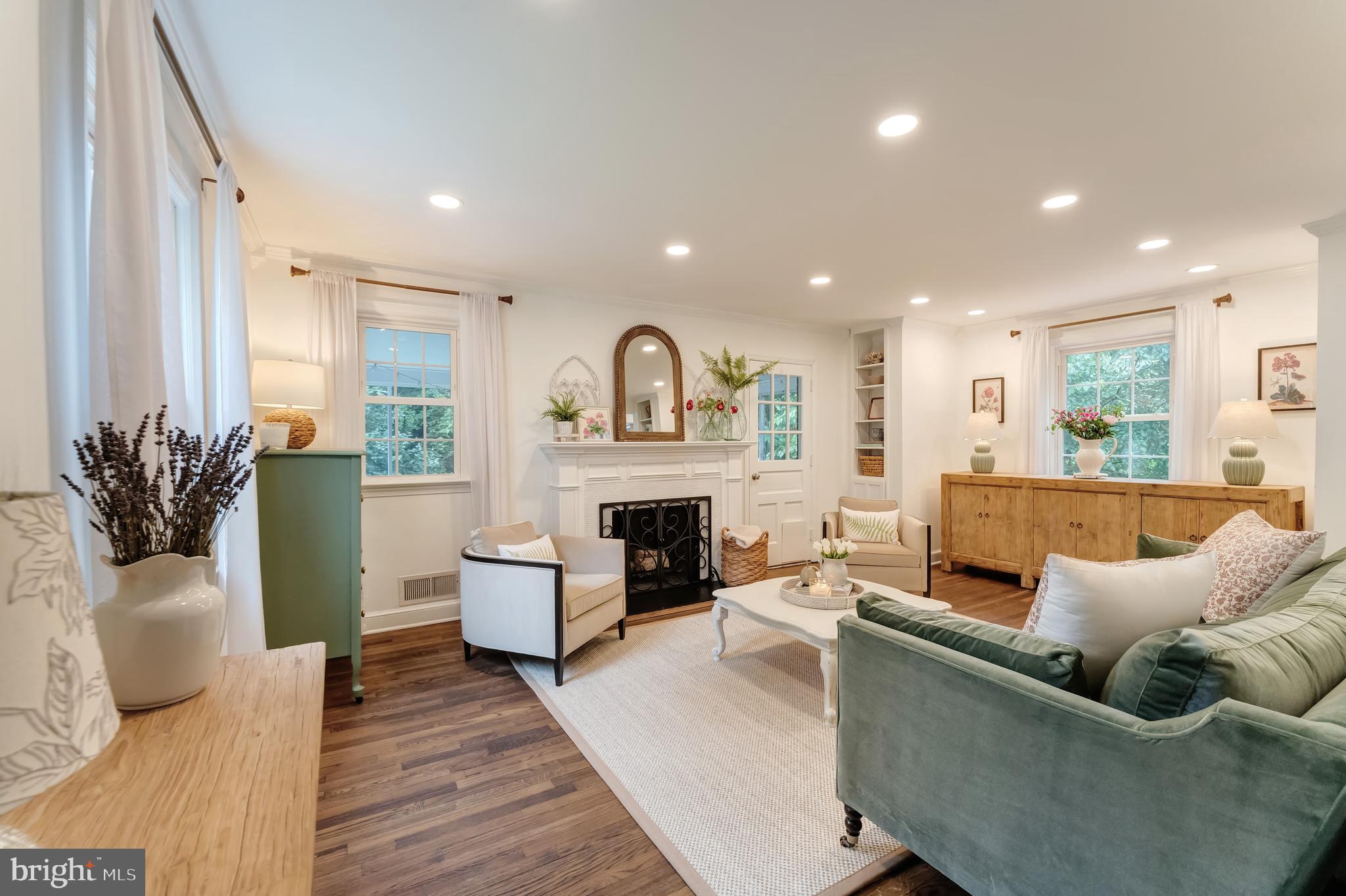 COUNTRY CLUB VIEW - Residential