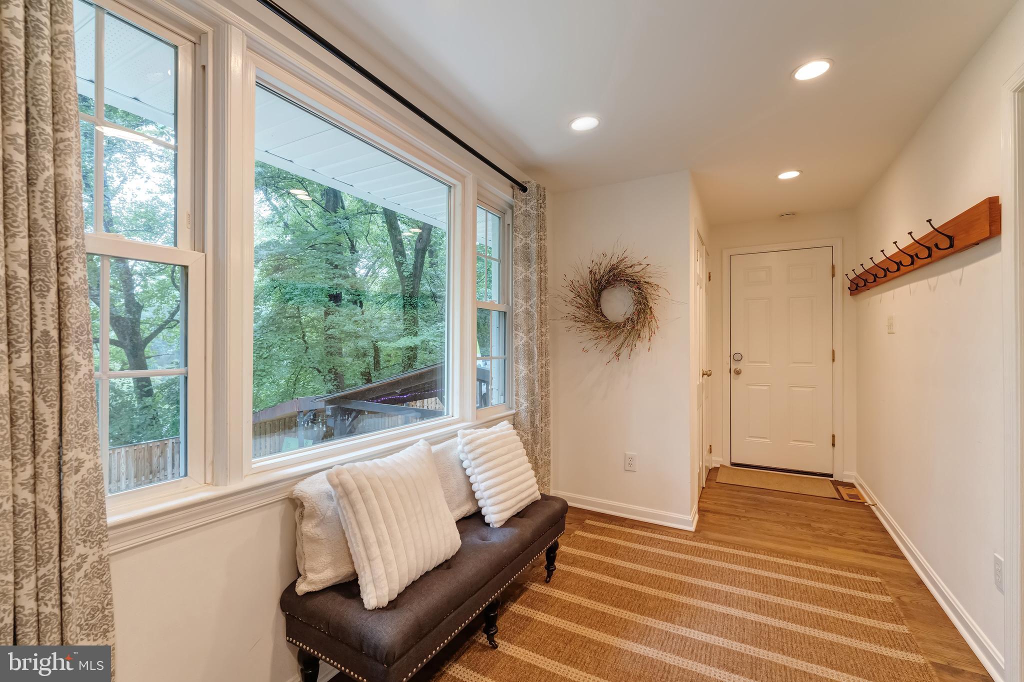 COUNTRY CLUB VIEW - Residential