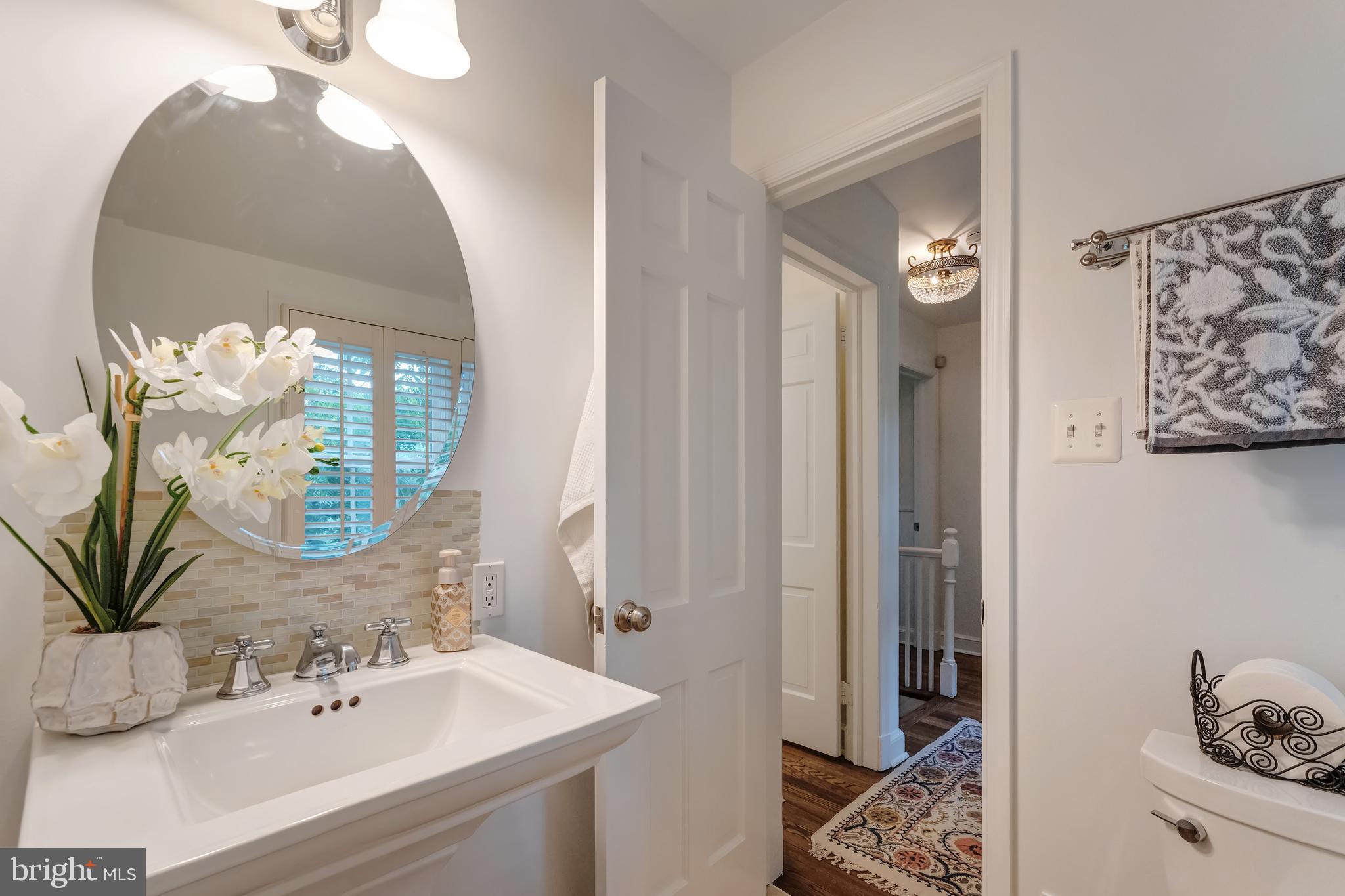 COUNTRY CLUB VIEW - Residential