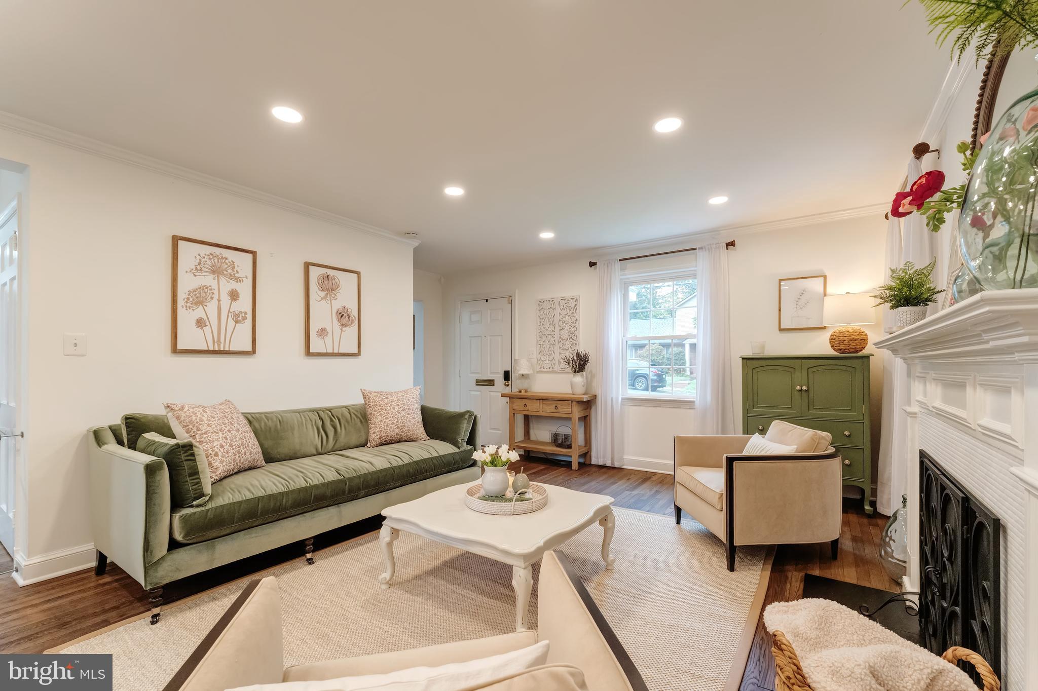 COUNTRY CLUB VIEW - Residential