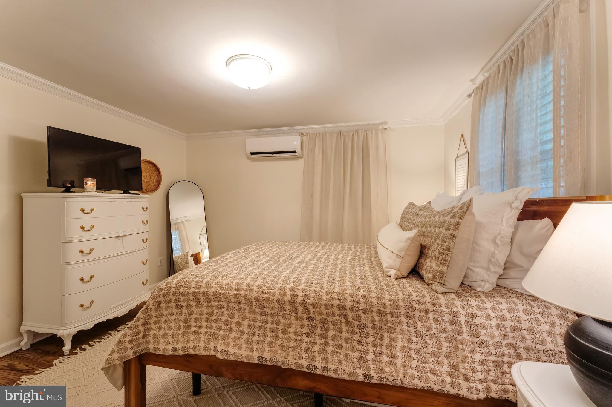 COUNTRY CLUB VIEW - Residential