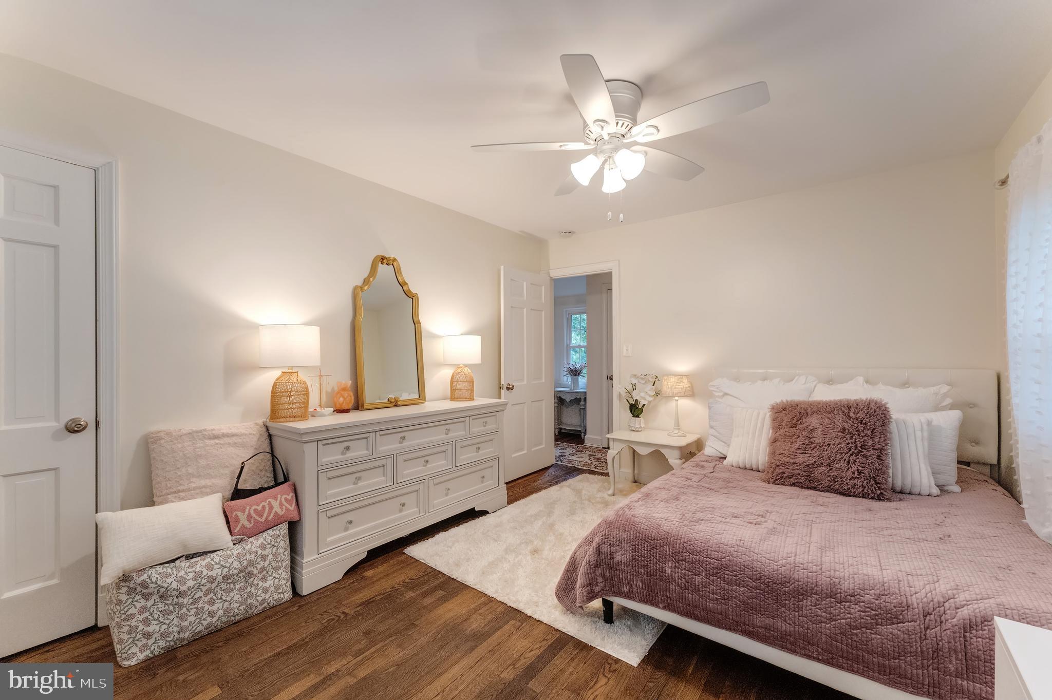 COUNTRY CLUB VIEW - Residential