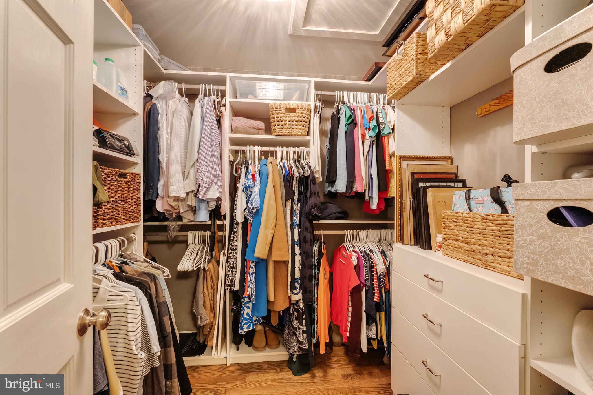 COUNTRY CLUB VIEW - Residential