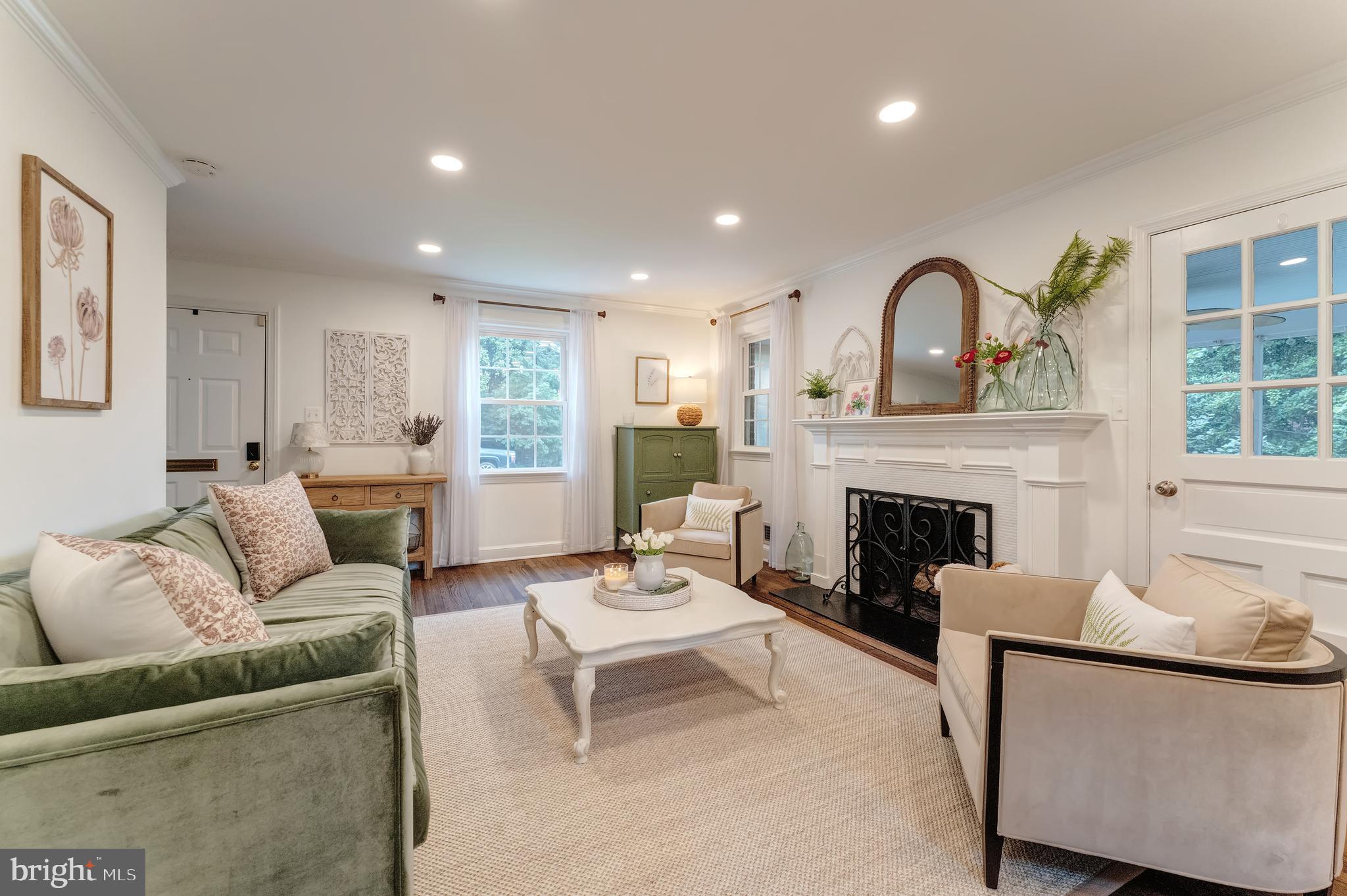 COUNTRY CLUB VIEW - Residential