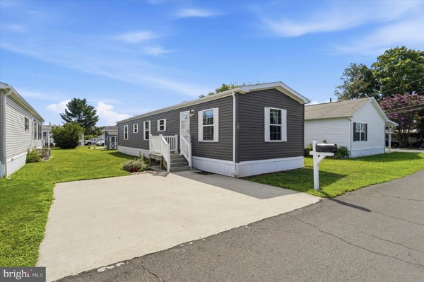44 KENNEDY DR, FAIRLESS HILLS, PA 19030 - Image f3fd6fc7bcccf6efbfa9221e9d7de960/4142783682