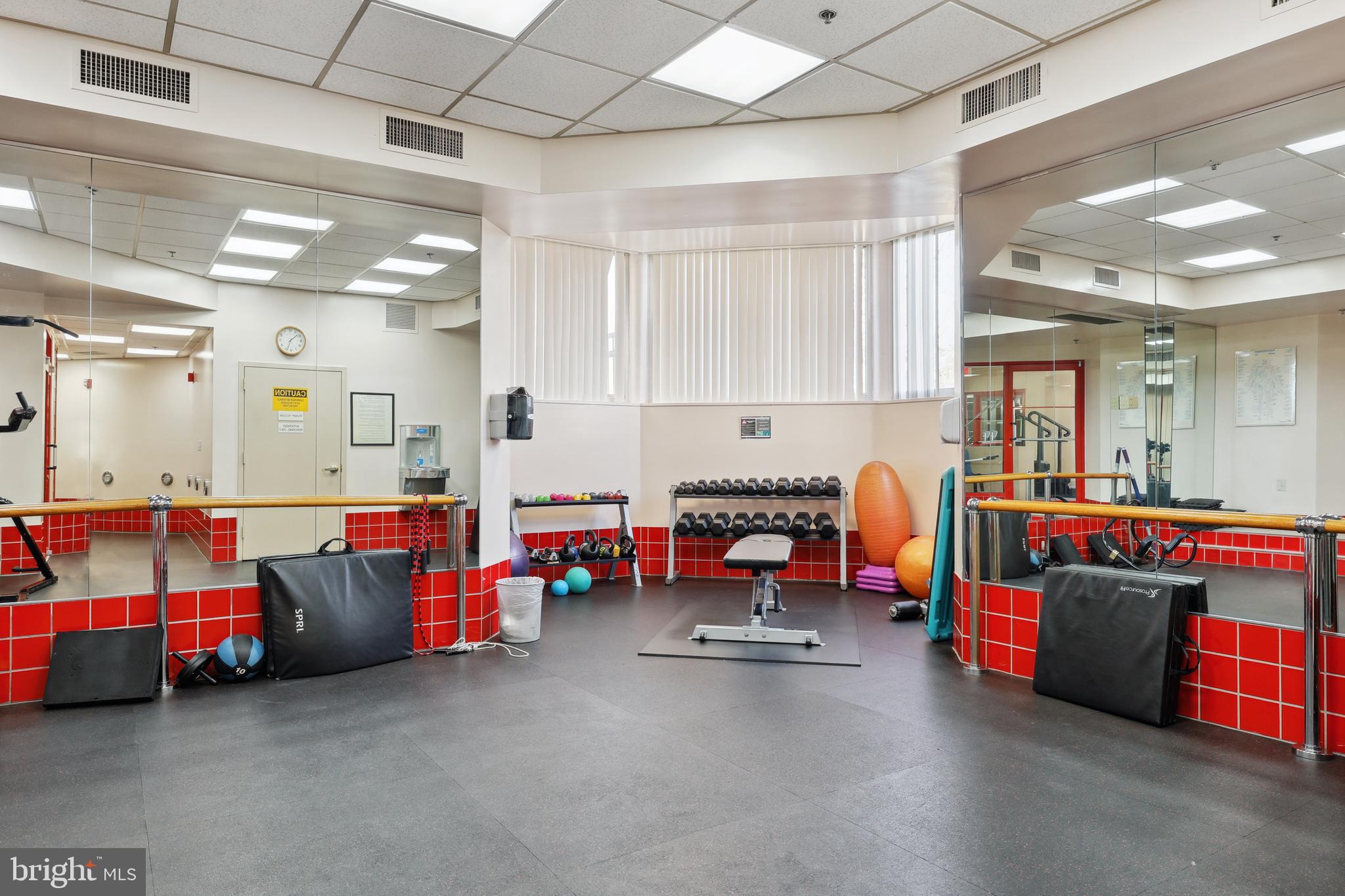 CARLYLE TOWERS - Residential