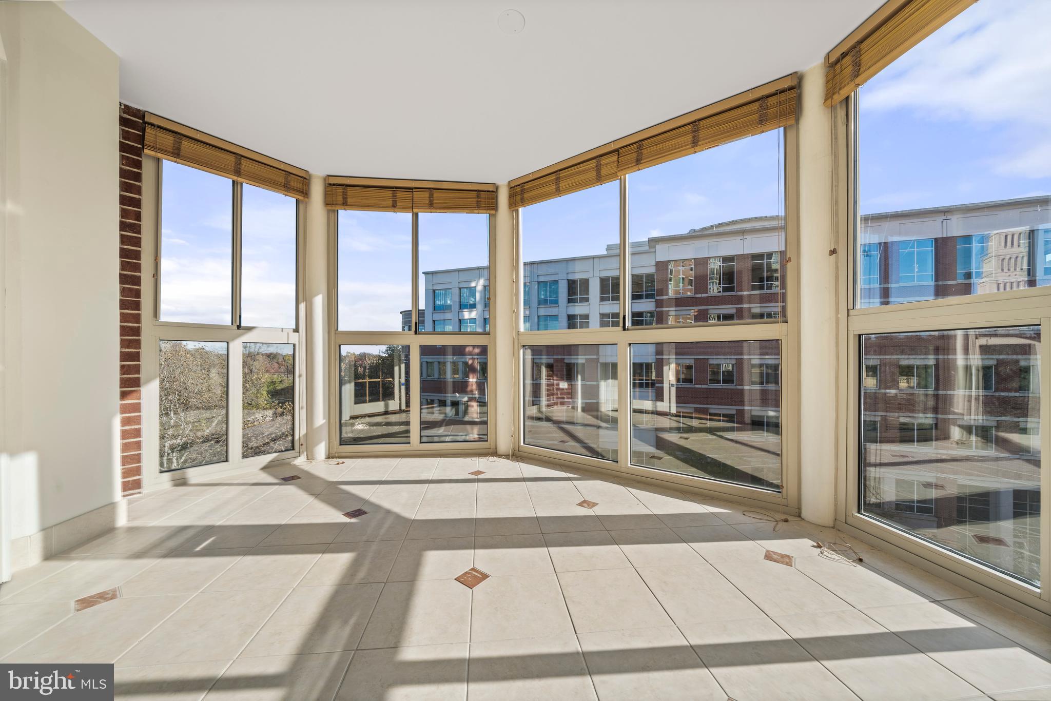 CARLYLE TOWERS - Residential